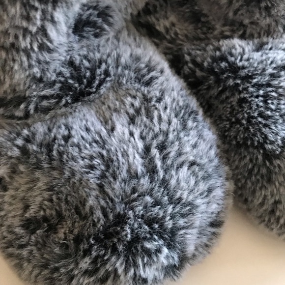 Slippers - Picture 2 of 3